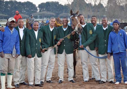 Summerhill School of Excellence students and horse of the year Igugu