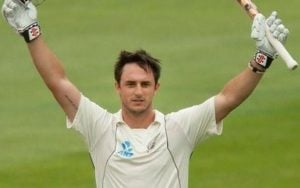 Father's Pride! The 23yo Hamish Rutherford acknowledges the crowd