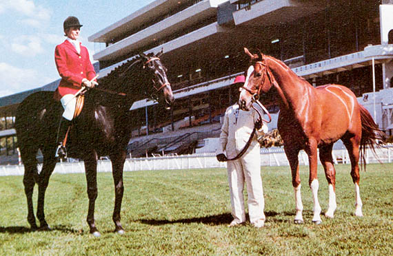 Alison MacKenzie on Caradoc with John Mamela holding Beau Art