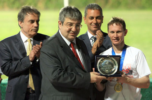 Champion! Piere Strydom receives his trophy in Istanbul last night