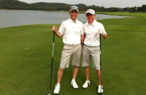 Buddies. Barend (right) seen here with his friedna dn coleague Greg Cheyne at a golf day