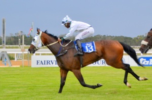 A Big Favour! Lielums comes home under Robert Khathi to win the Listed Lady's Pendant (Coastal Photos)