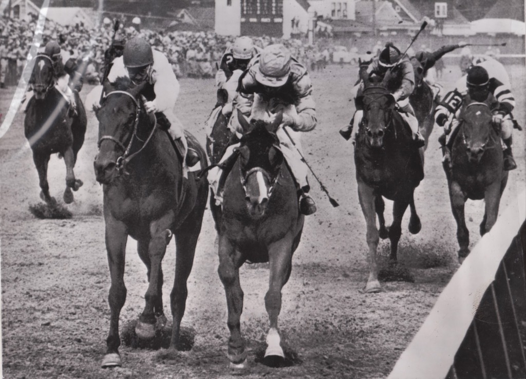 Northern Dancer holds on to win the 1964 Kentucky Derby