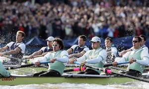 Crowds-flock-to-the-Boat--001