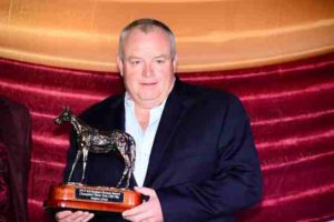 Mike De Kock receives Majmu's award