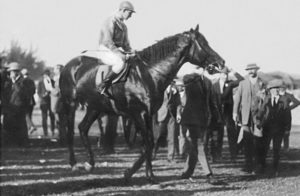 Pamphlet and Syd Garrett after their 1920 Durban Handicap win (photo: Form Organisation)