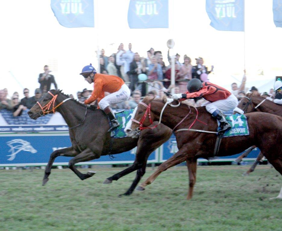 Dunford wins the 2005 Vodacom Durban July