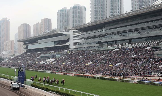 hong-kong-international-crowd