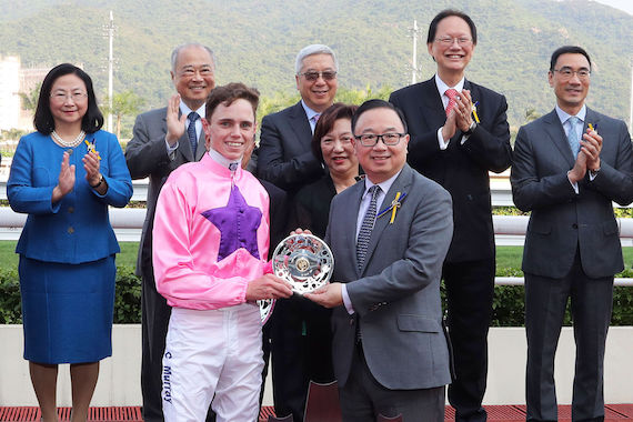 Callan Murray receives his trophy for the G3 Sha Tin Vase (photo: HKJC)