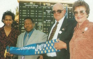 1998 Gr1 Rothmans July, KZN Premier Ben Ngubane, Mrs Sheila Ngubane, Prof Willie and Anna Herbst (photo: gold Circle)