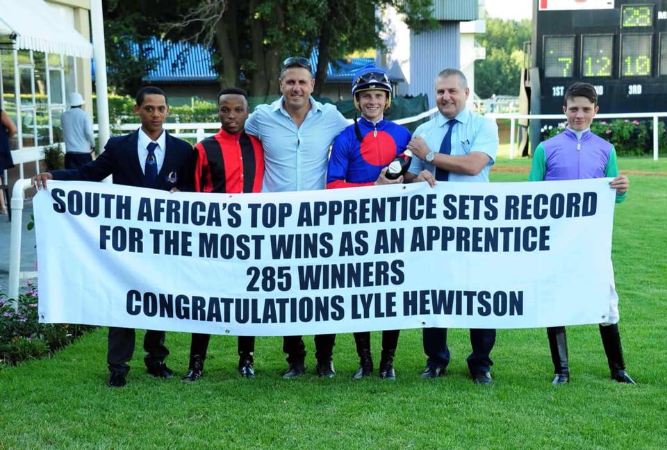 Lyle Hewitson celebrates 285 winners (photo: JC Photos)