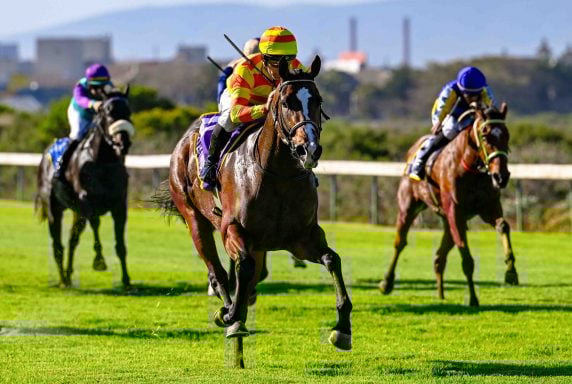 Azzurri (Aldo Domeyer) was not for catching at Hollywoodbets Kenilworth on 18 May