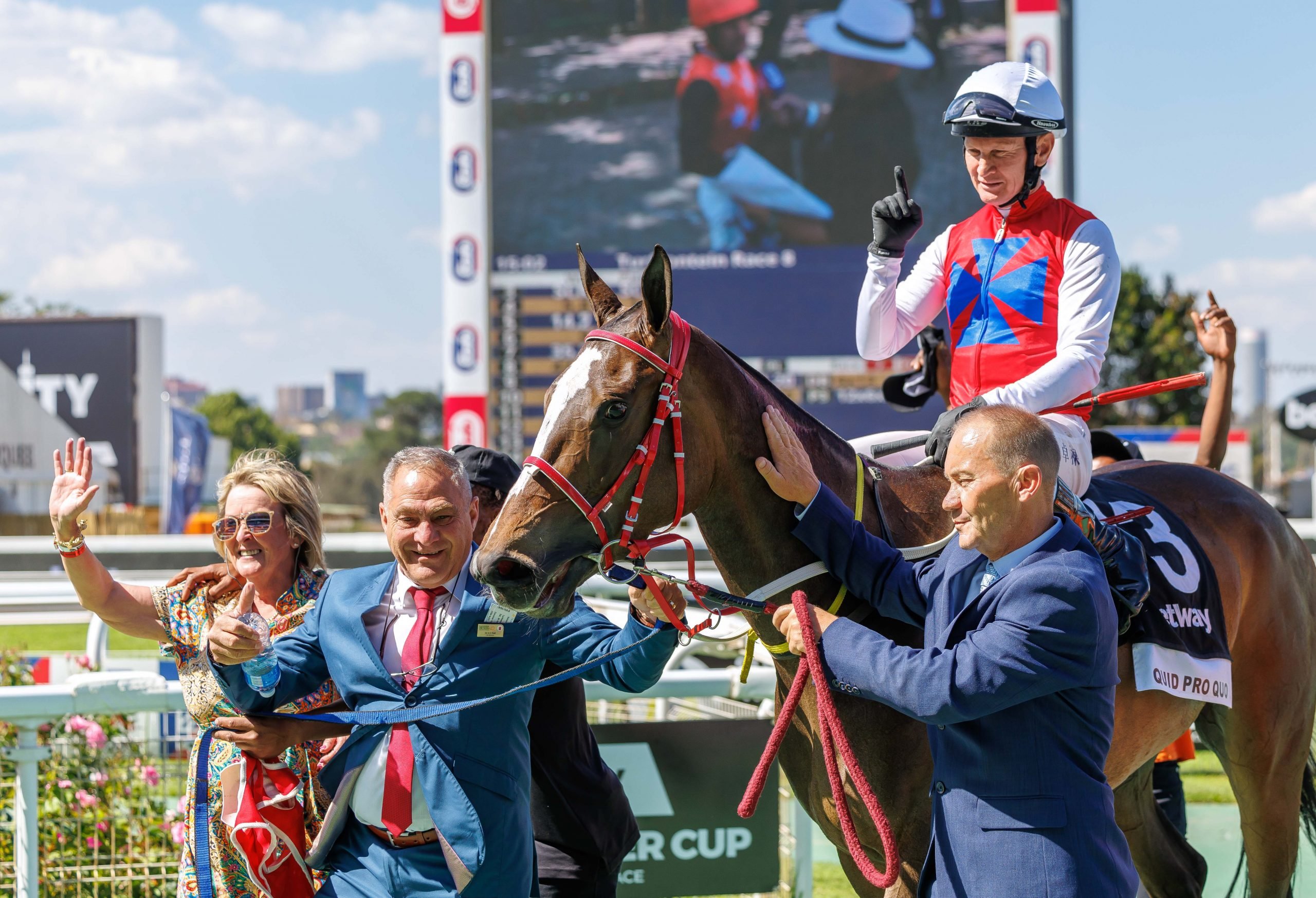 Karen and Gerald Kalil enjoy the Quid Pro Quo (Piere Strydom) lead in with trainer Barend Botes (Pic - Candiese Lenferna)