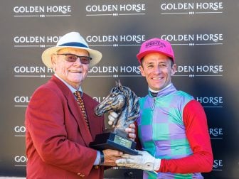 Dennis Drier hands the trophy to Chad Little (Pic - Candiese Lenferna)