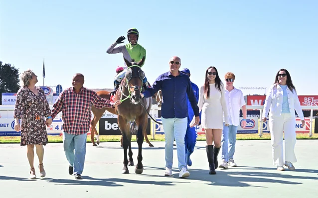 Quentin Koekemoer in the winner’s box with Quinette and Wilma Koekemoer (right), Sheridan and Weiho Marwing on the left (Pic - JC Photos)