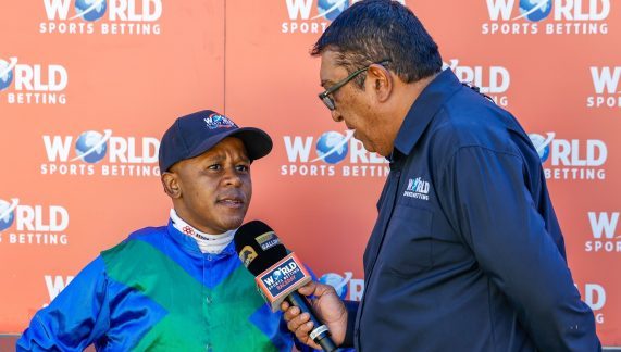 Muzi Yeni chats to Gallop TV's Deez Dayanand (Pic - Candies Lenferna)