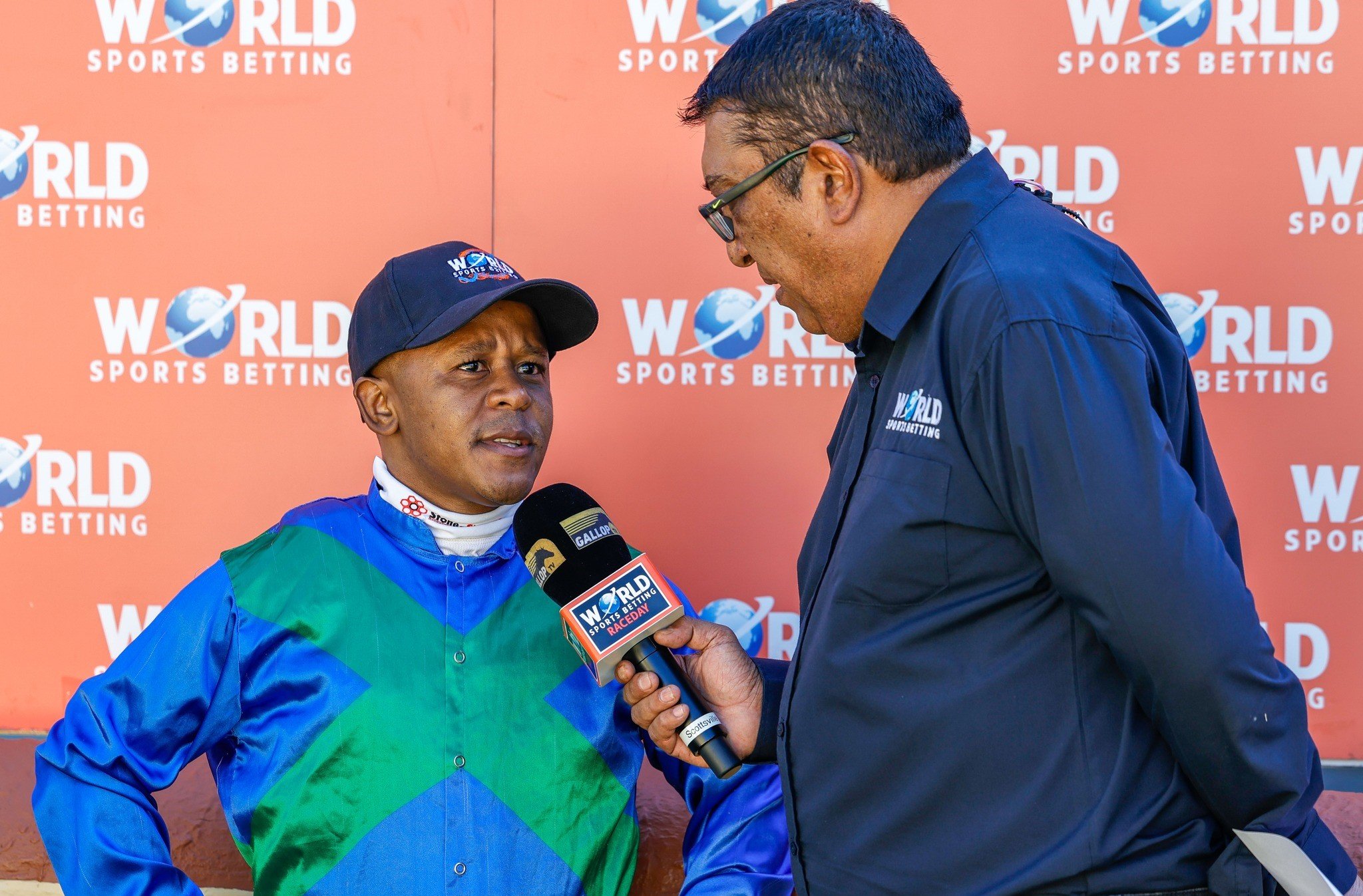 Muzi Yeni chats to Gallop TV's Deez Dayanand (Pic - Candies Lenferna)