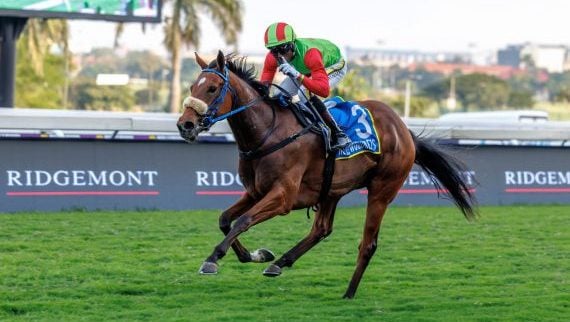 Quickstepgal (Kabelo Maysunyane) head home solo (Pic - Candiese Lenferna)