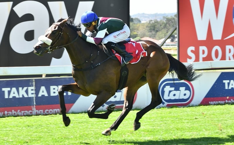 Zalatoris (here under Philasande Mxoli) takes his place in race 2 today (Pic - JC Photos)
